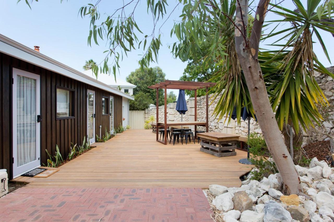 Dingo At White Gum Lodge Fremantle Exterior photo