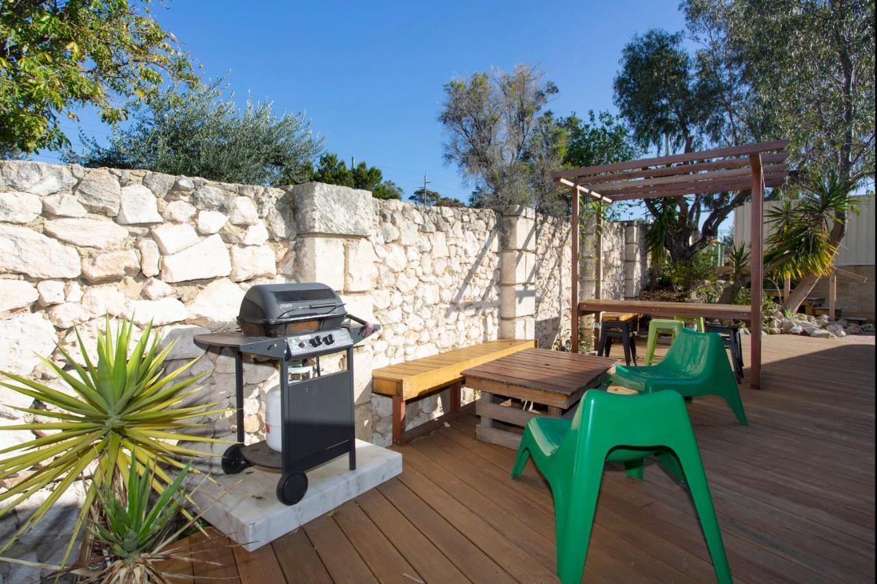 Dingo At White Gum Lodge Fremantle Exterior photo